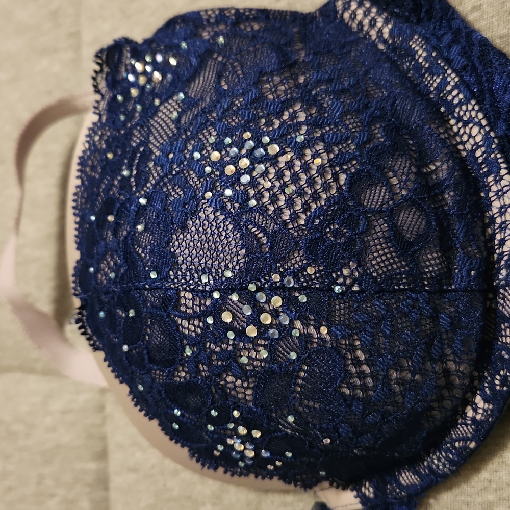 Victoria's secret bra - Picture 2 of 4